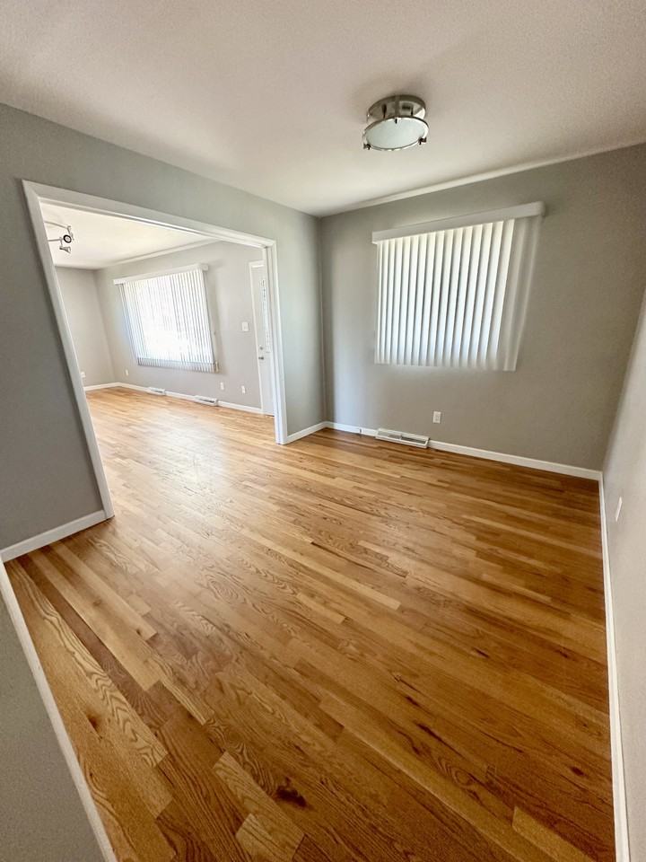 4016 E 8th St - Photo 3 of 16