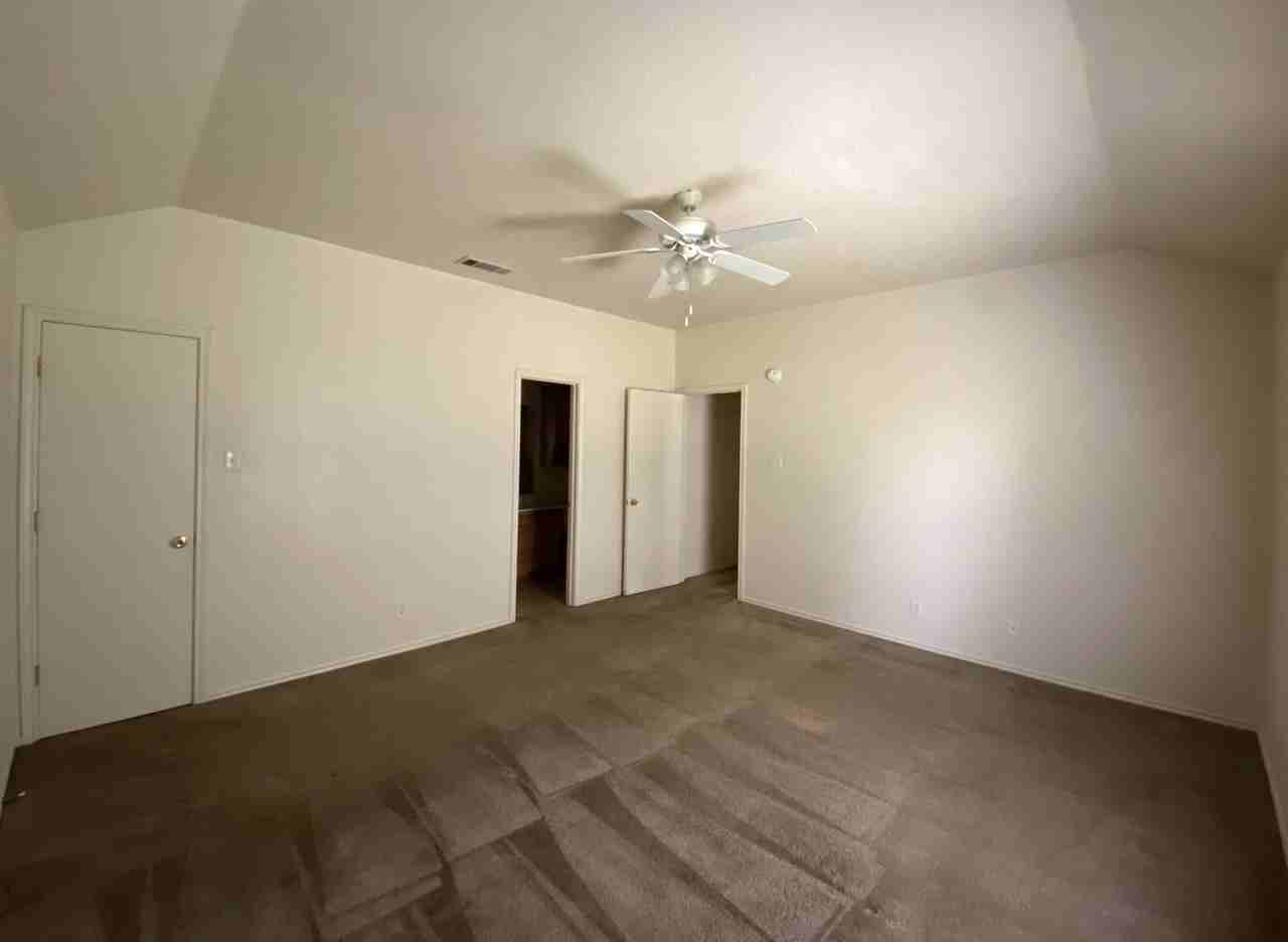 3300 Toledo Dr - Photo 2 of 9