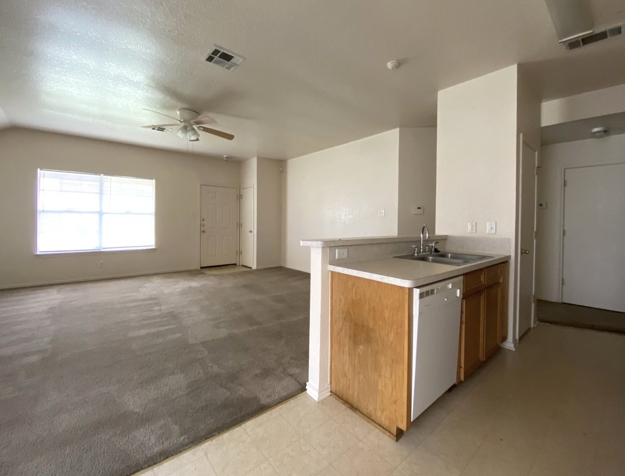 3300 Toledo Dr - Photo 3 of 9