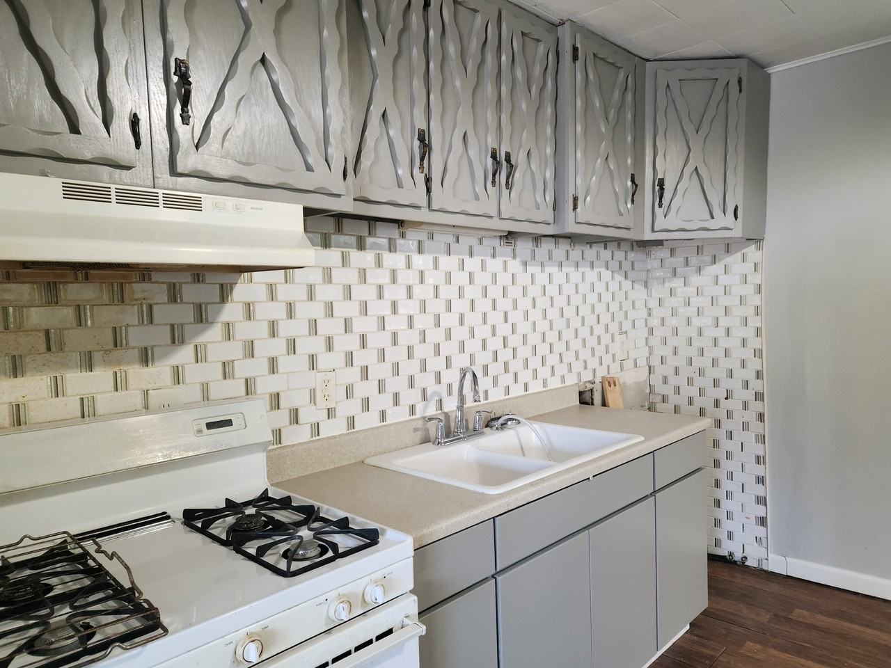 1651 W Leafland Ave - Photo 2 of 5
