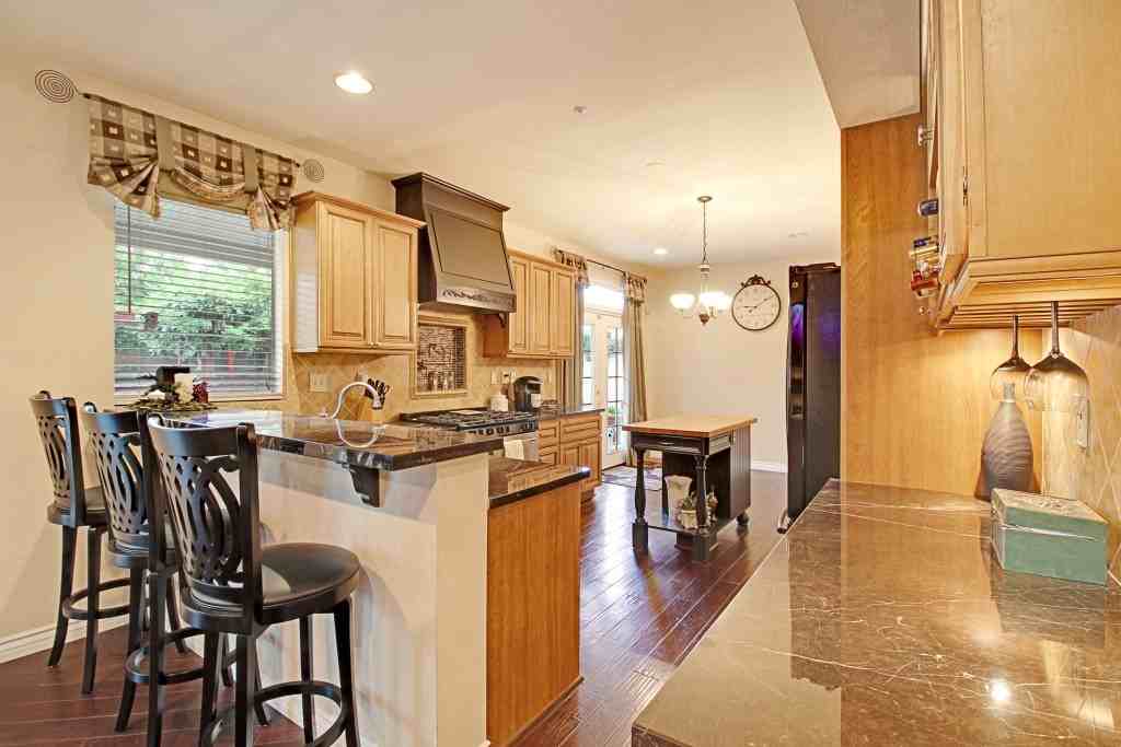 14768 Georgia Ct - Photo 3 of 26