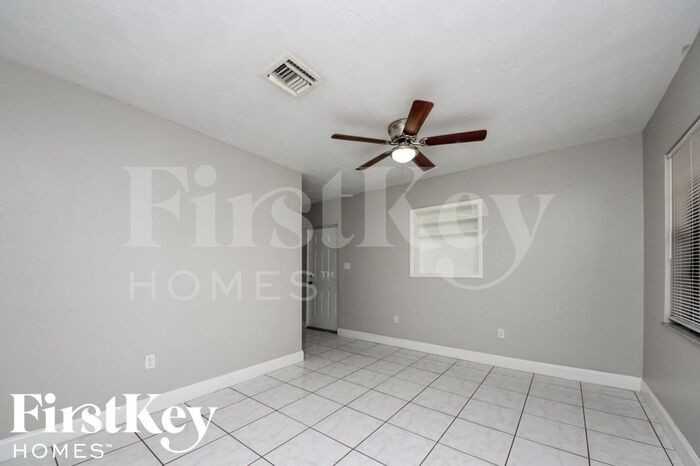 6540 Sw 18th St - Photo 3 of 15