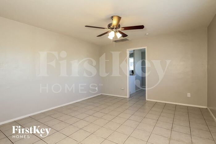 2833 W Seldon Ln - Photo 3 of 15