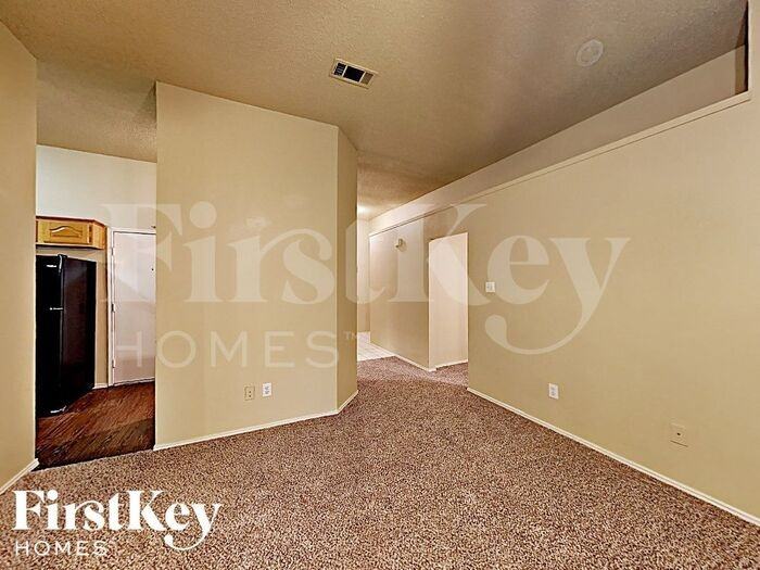 1925 Shenandoah Ln - Photo 2 of 12