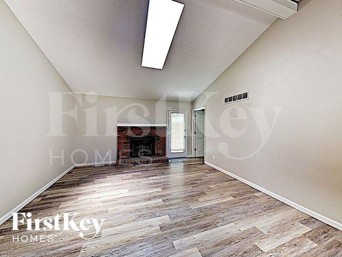 5252 Edgemere Dr - Photo 3 of 16