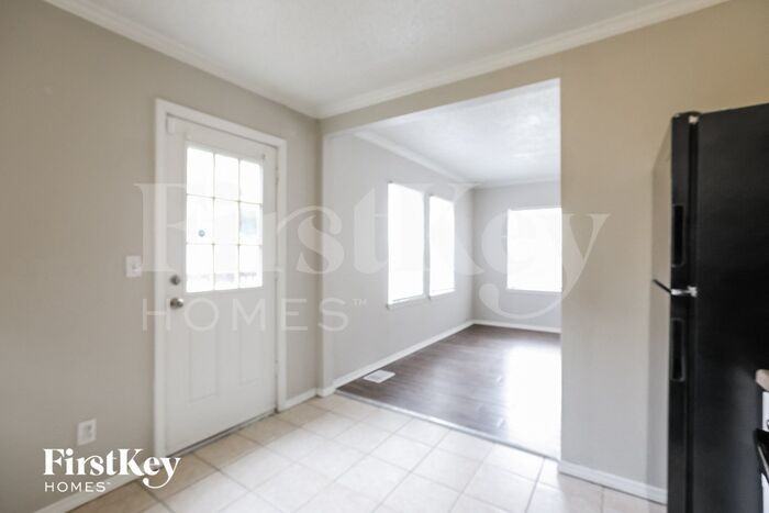 9520 E 14th St S - Photo 2 of 15