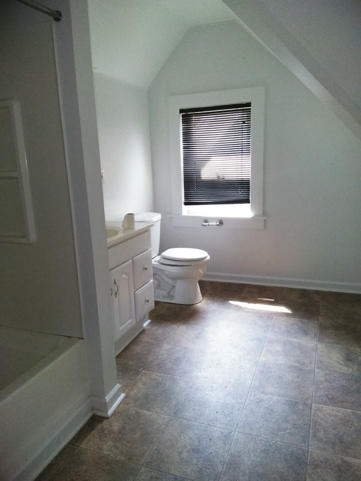 196 Laburnam Crescent - Photo 3 of 12