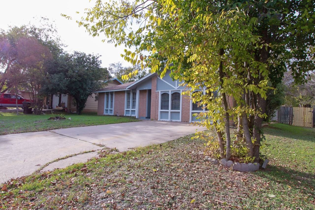600 Buckskin Dr - Photo 2 of 30