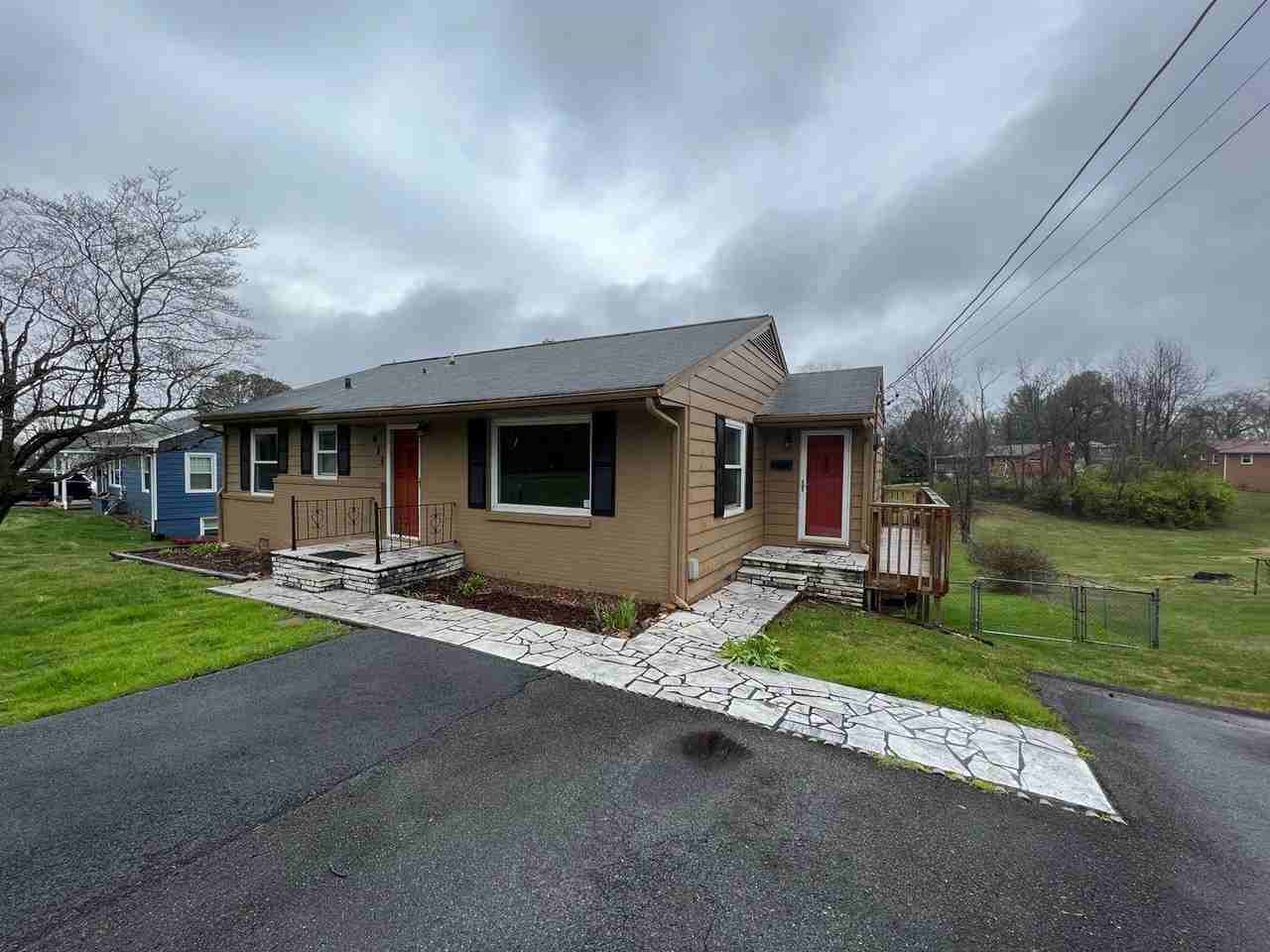 913 Lake Drive - Photo 2 of 17