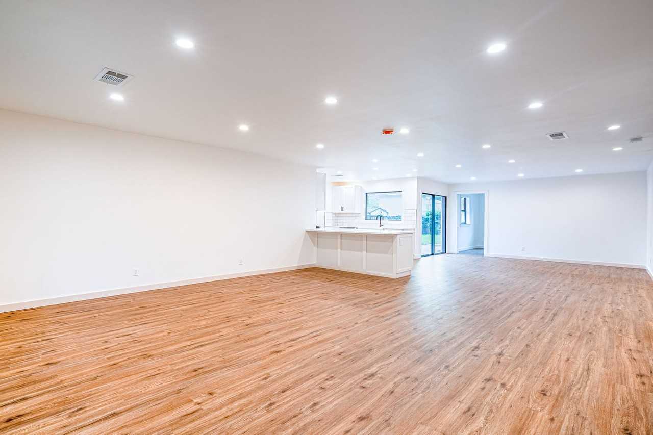 1422 Wisterwood Dr - Photo 5 of 26