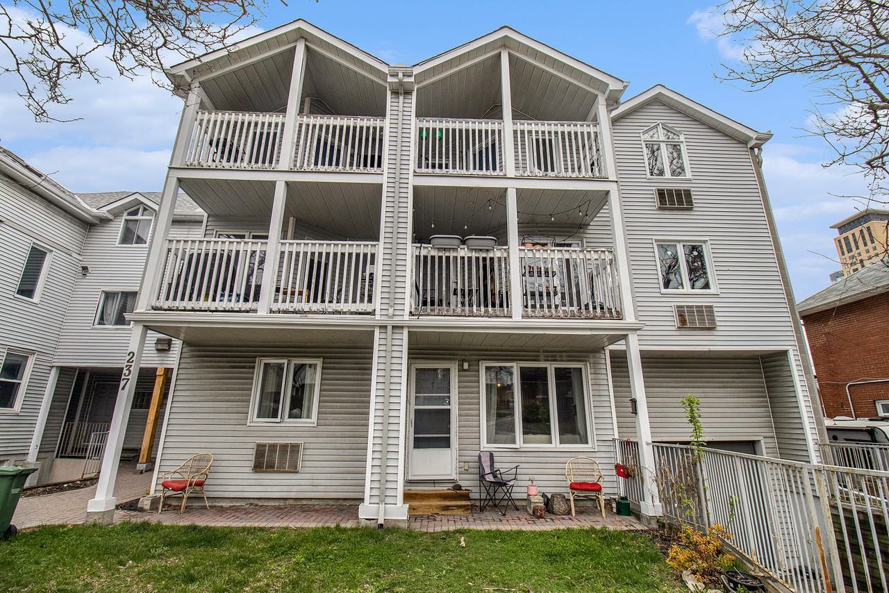 237 Loretta Avenue South #7