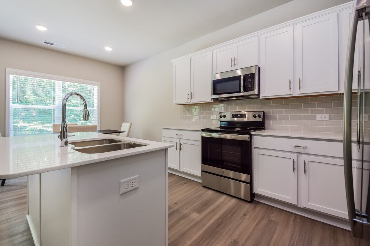 3405 Lilac Creek Trl - Photo 7 of 39