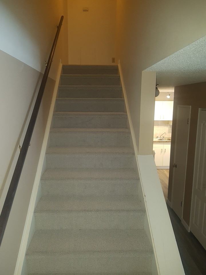 10137 80 Street Northwest - Photo 3 of 9