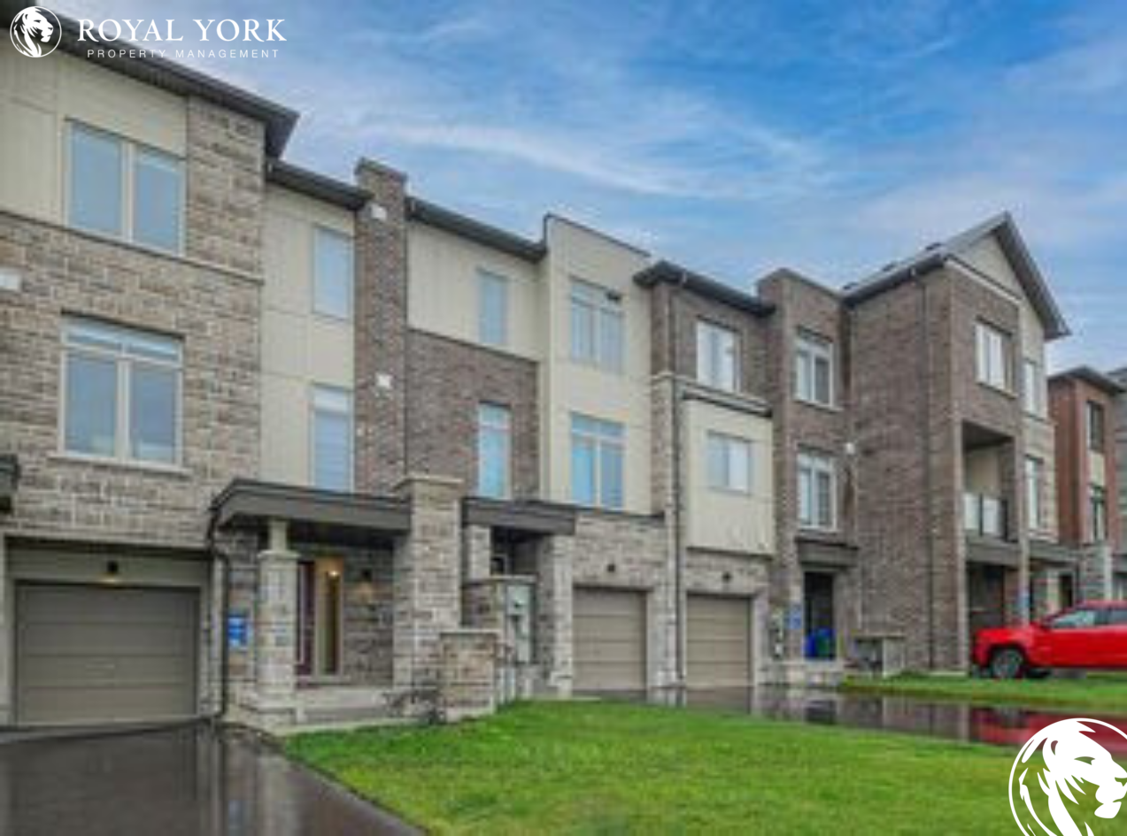 209 Vantage Loop, Newmarket, Ontario L3X 0L4 - Photo 2 of 20