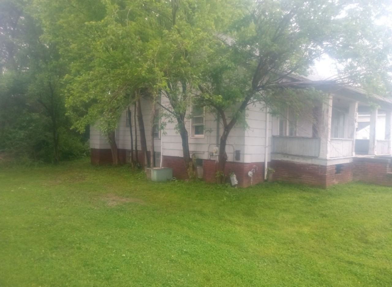 316 E Walnut St - Photo 3 of 16