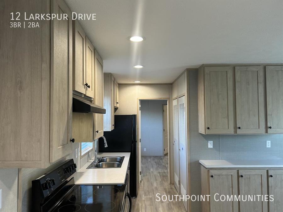 12 Larkspur Dr - Photo 3 of 7