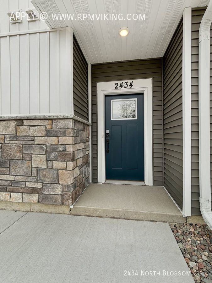 2434 N Blossom Cir - Photo 2 of 26