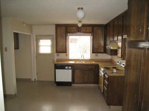 539 Front St - Photo 3 of 15