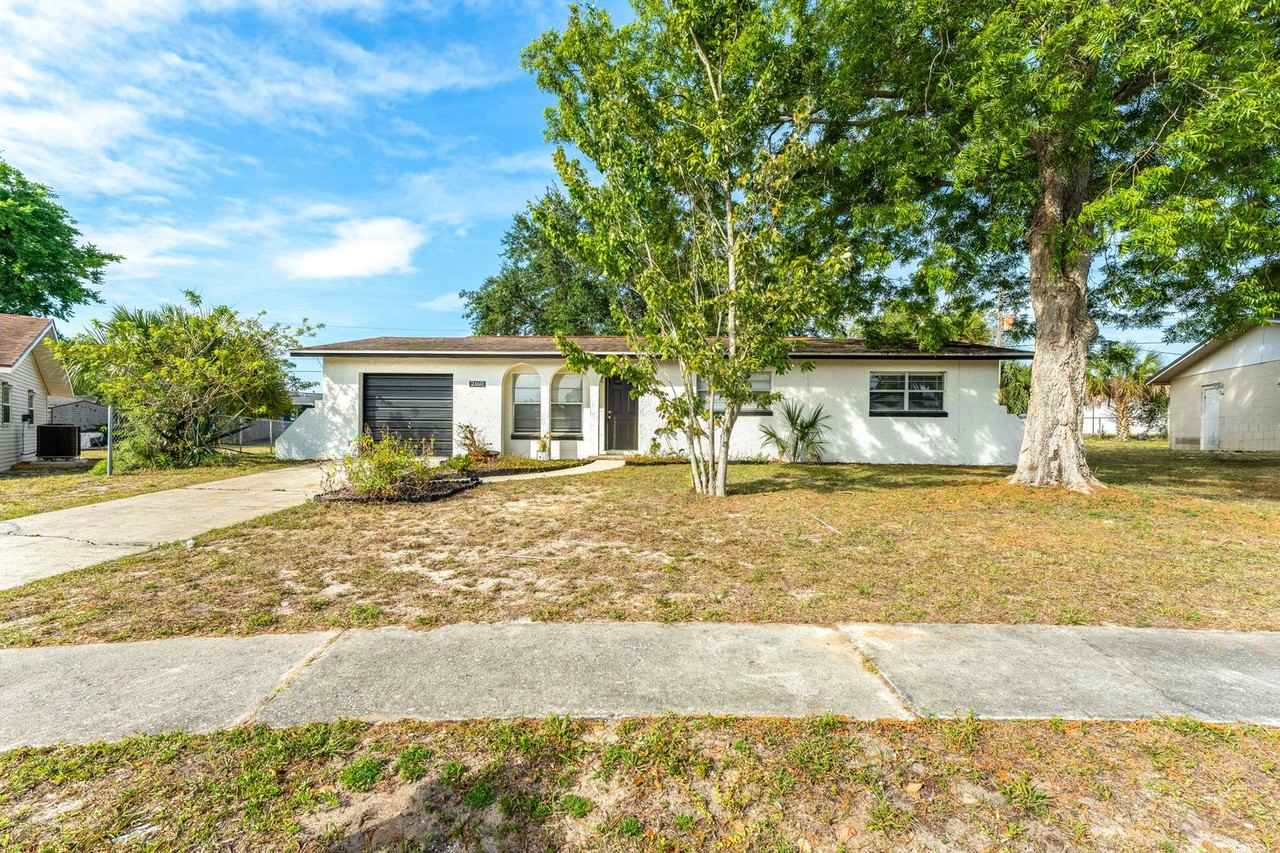 2160 Fairlane Dr - Photo 3 of 31