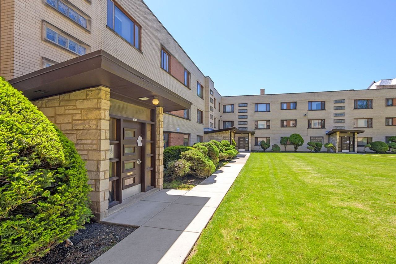 10539-10555 S Hale Ave - Photo 2 of 4