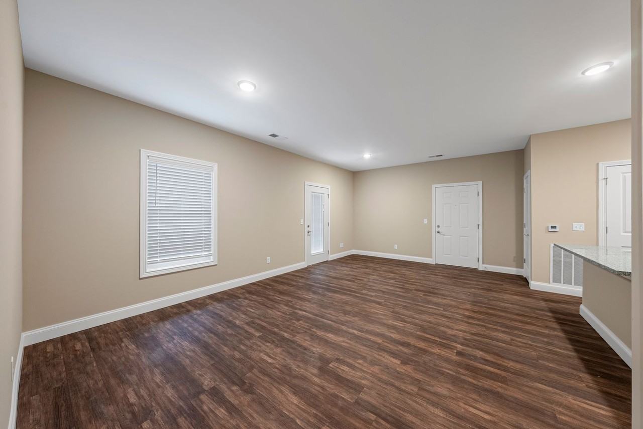 Franklin Oaks Apartments - Photo 3 of 14