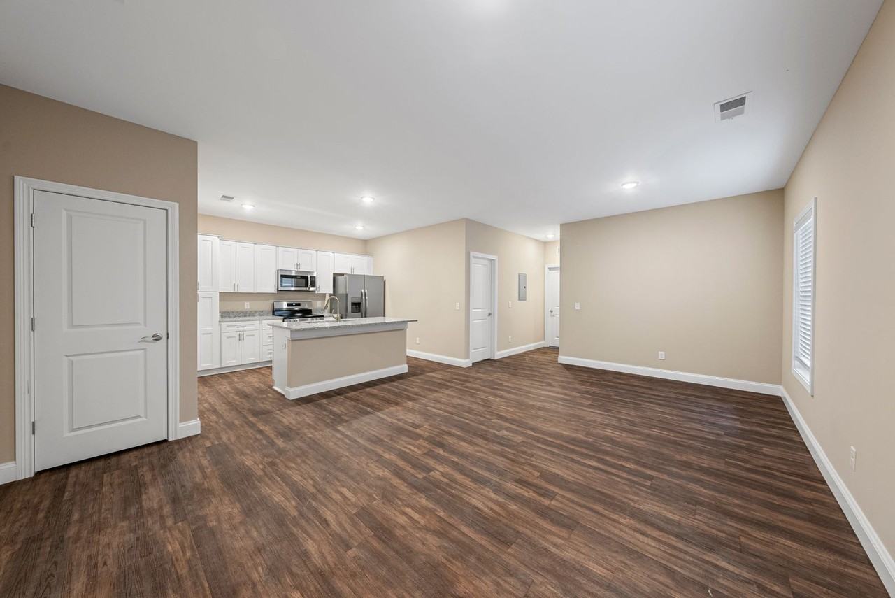 Franklin Oaks Apartments - Photo 4 of 14