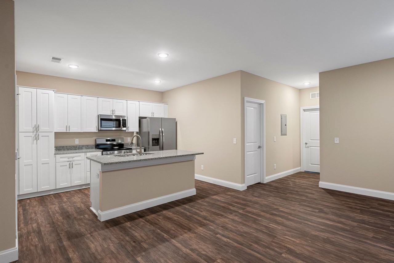 Franklin Oaks Apartments - Photo 7 of 14