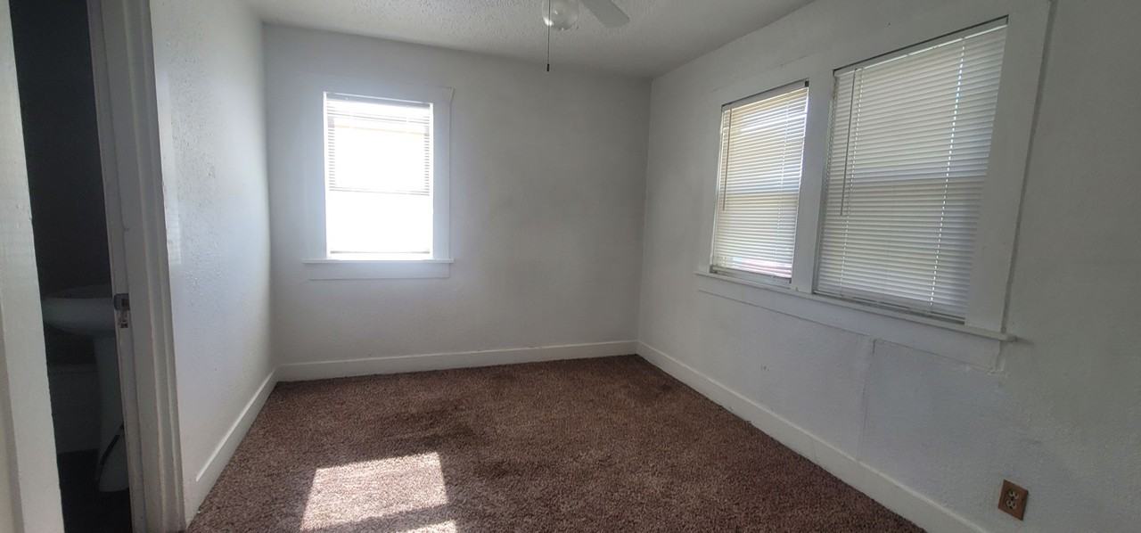 2306 Sw 5th Ave - Photo 3 of 5