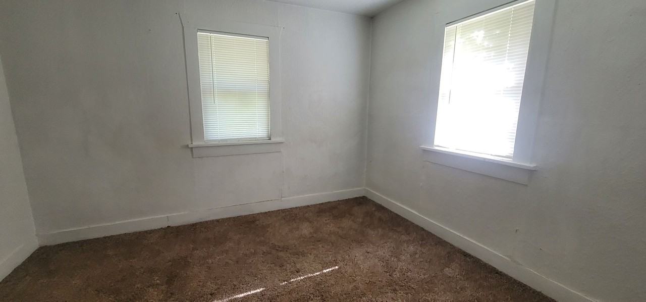 2306 Sw 5th Ave - Photo 4 of 5