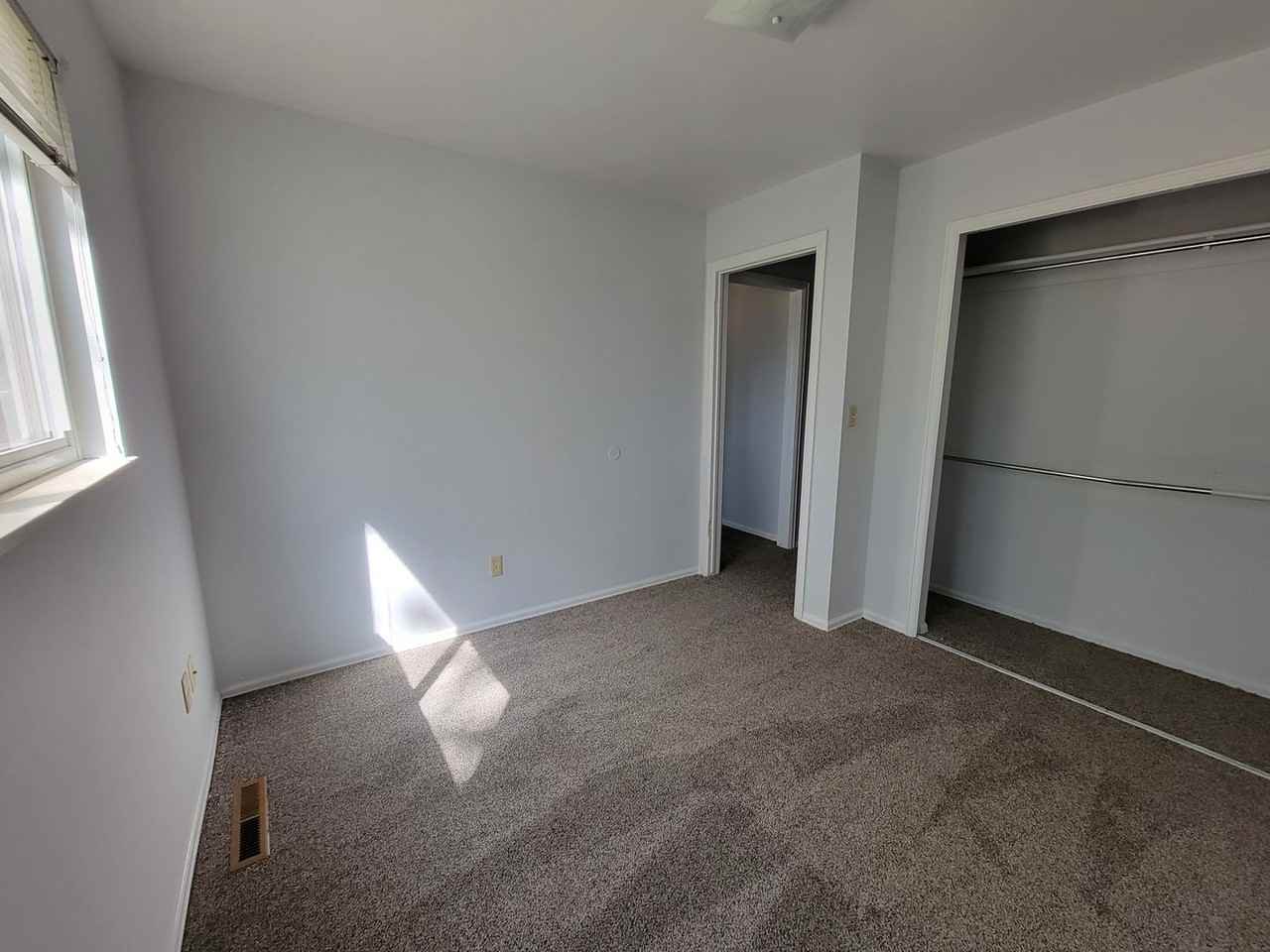 4075 Harbor Pl - Photo 3 of 12