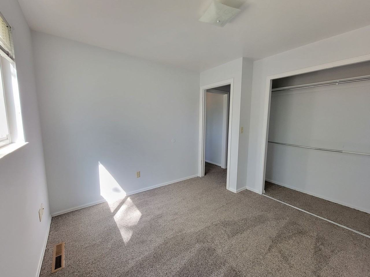 4075 Harbor Pl - Photo 4 of 12