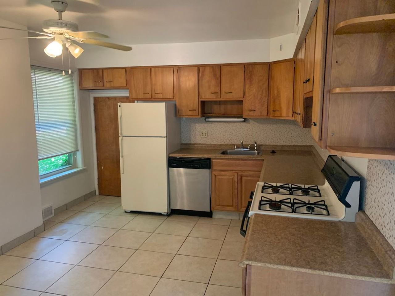 1167 Wightman St - Photo 2 of 25