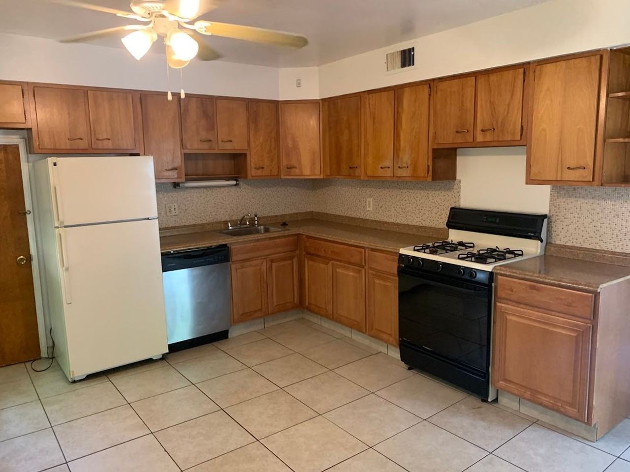 1167 Wightman St - Photo 3 of 25