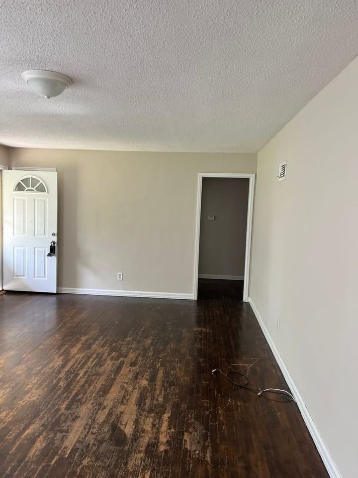 1817 E Crestview St - Photo 3 of 15