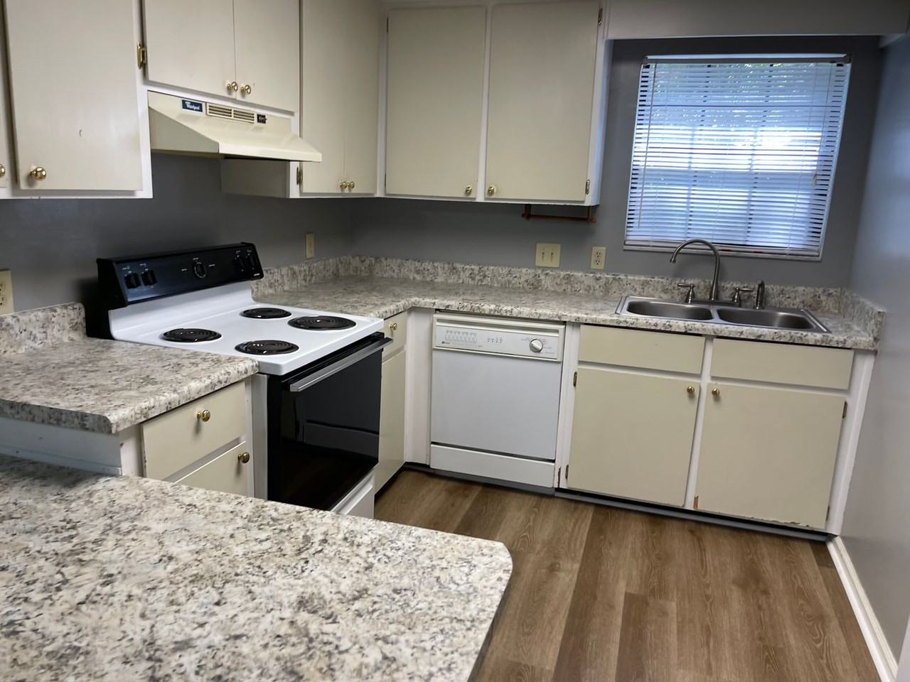 3744 Donovan Dr - Photo 2 of 15