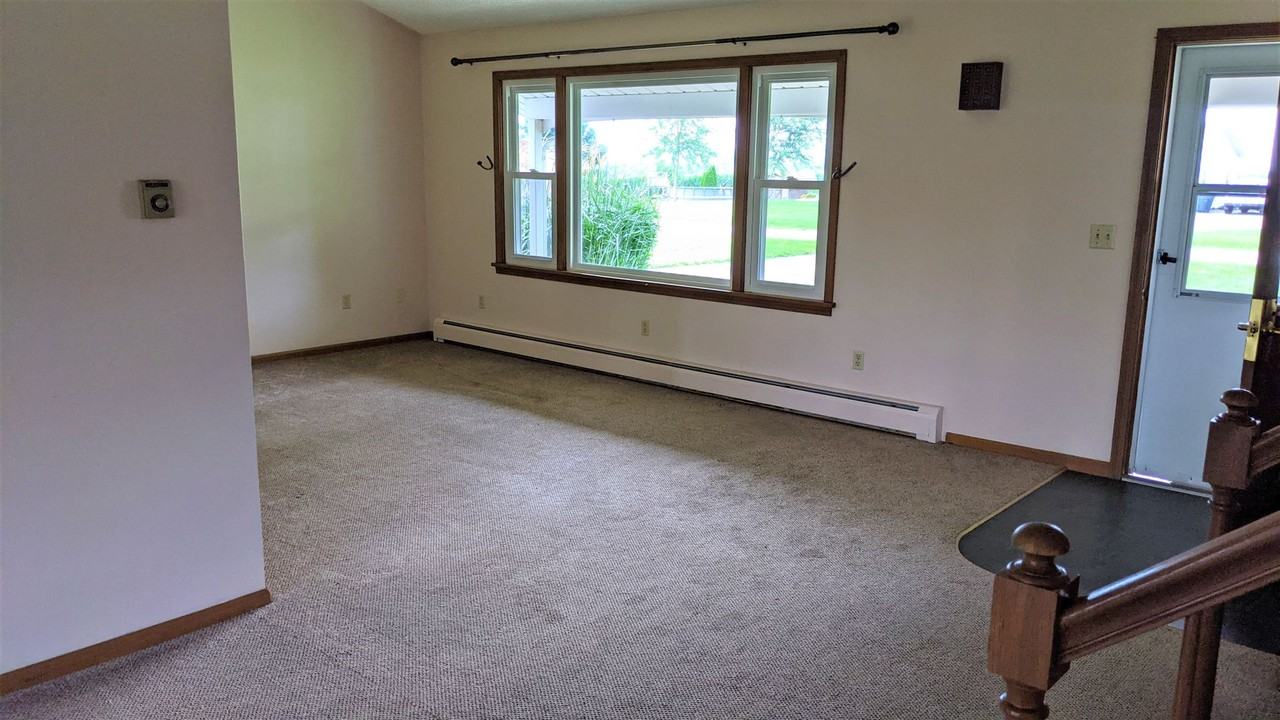 31 Kimber Ln - Photo 3 of 17