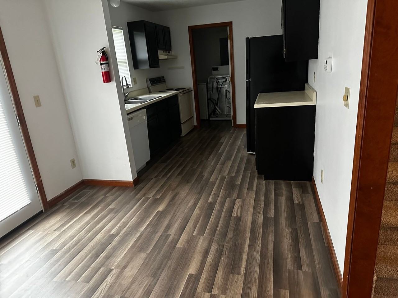 1604 S Pinestone Ct - Photo 3 of 12