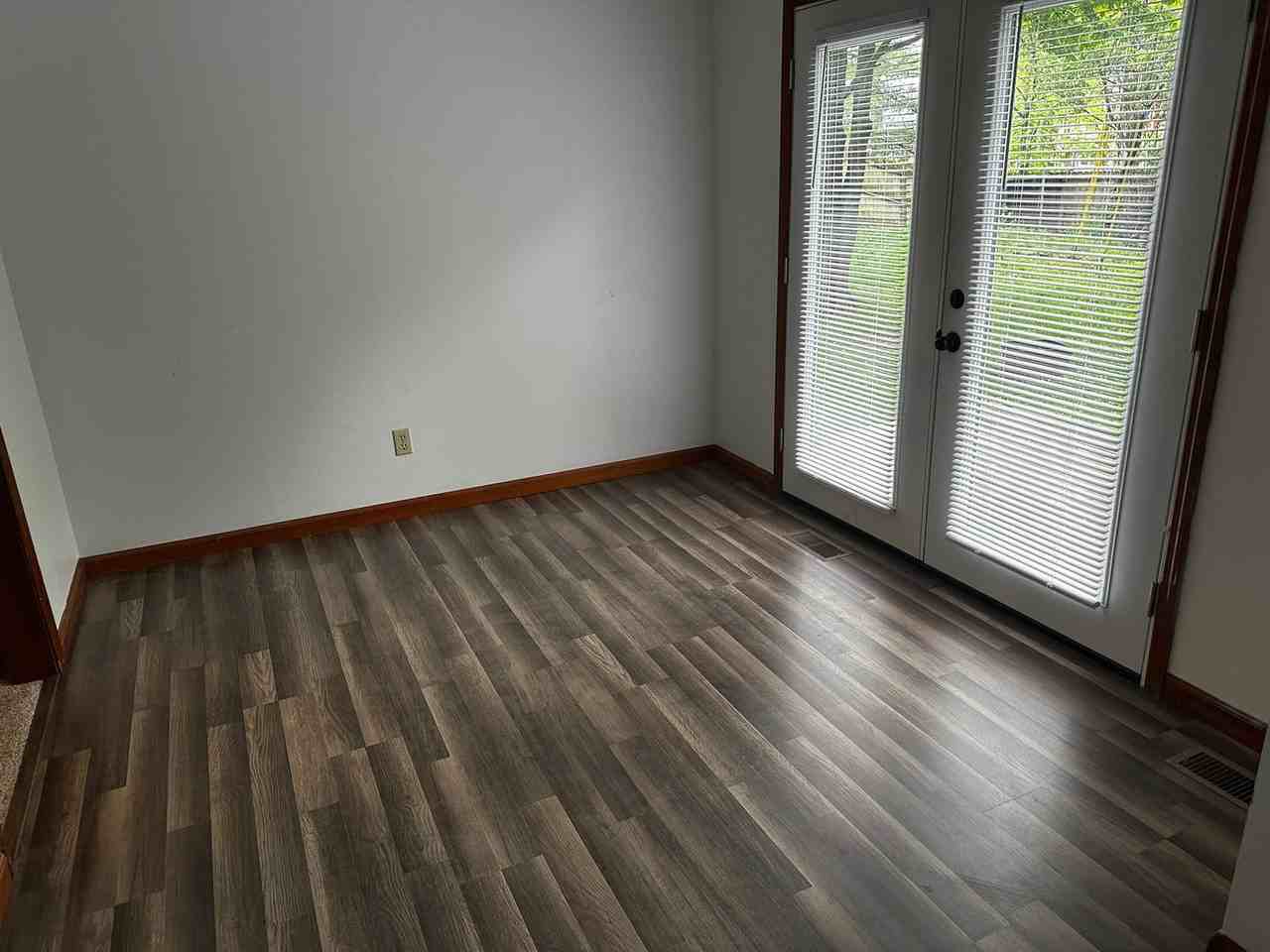 1604 S Pinestone Ct - Photo 4 of 12