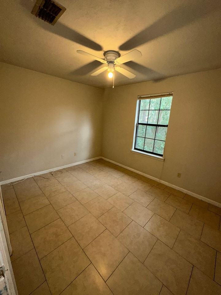 2320 Sylvan Ct - Photo 7 of 12