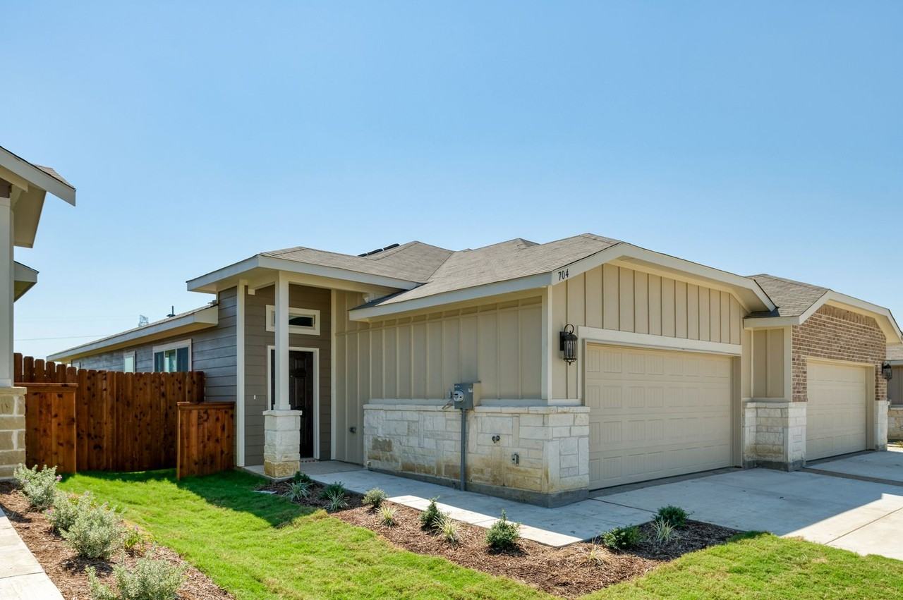 704 Harvest Moon Dr - Photo 2 of 21