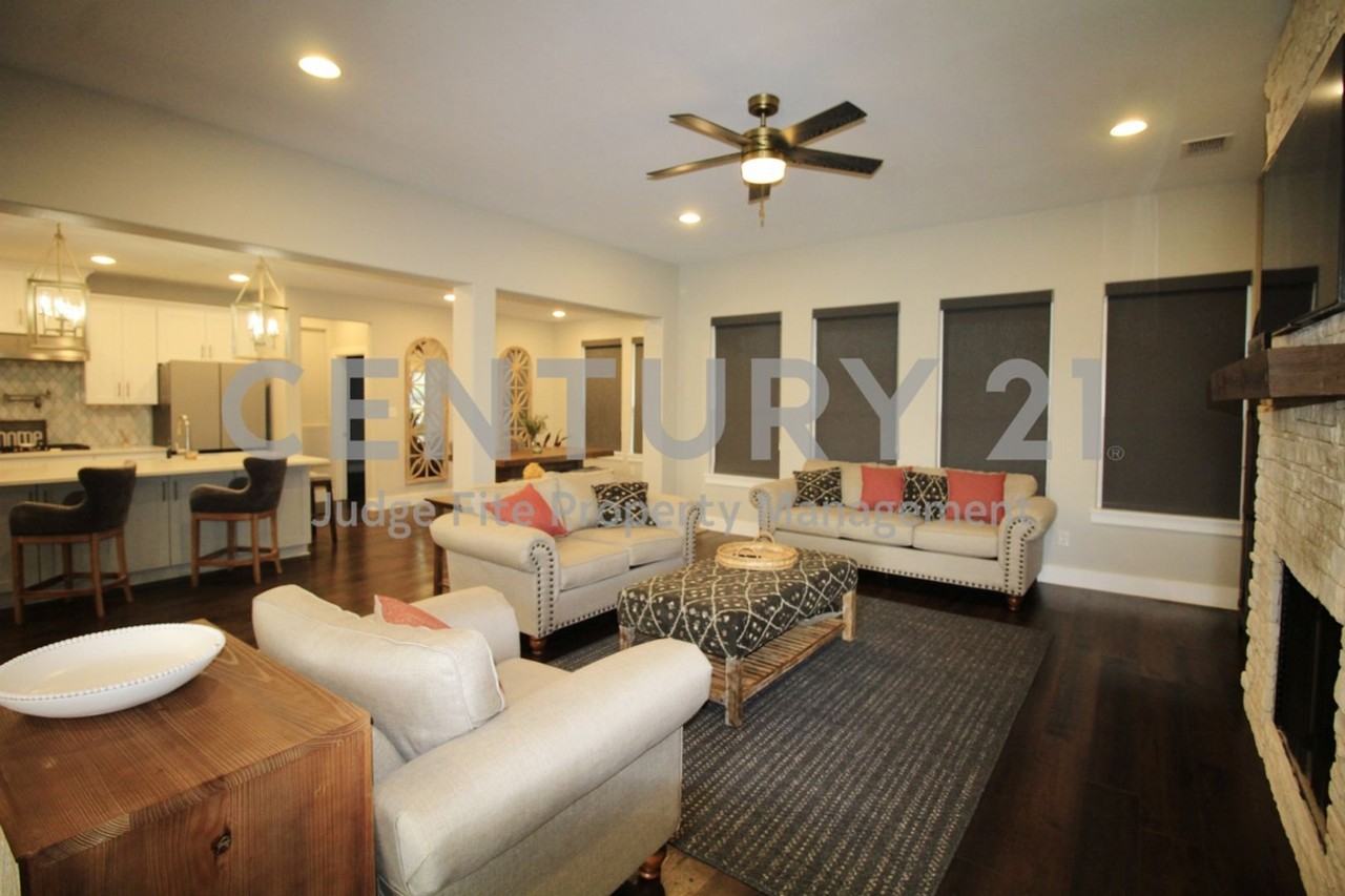 1057 Bandon Dunes Dr - Photo 2 of 11