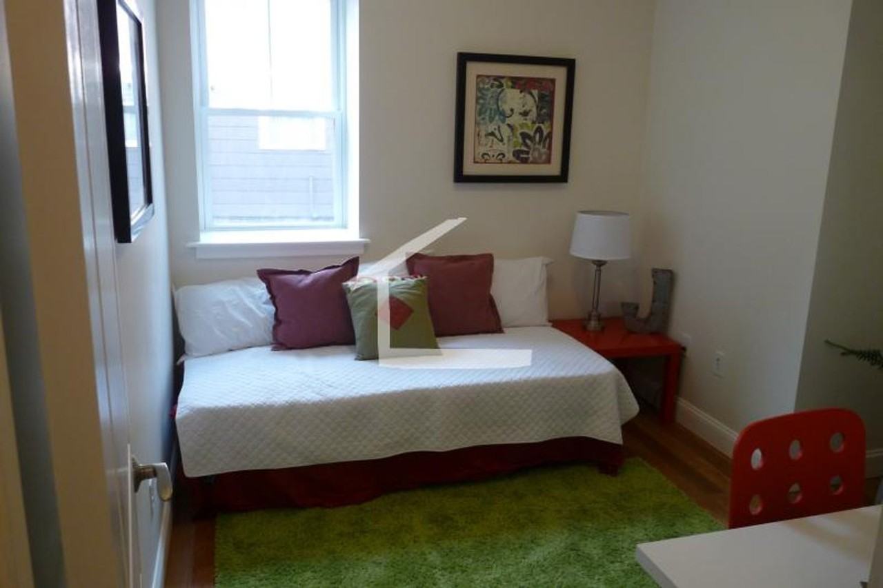 54 Kent St - Photo 7 of 17