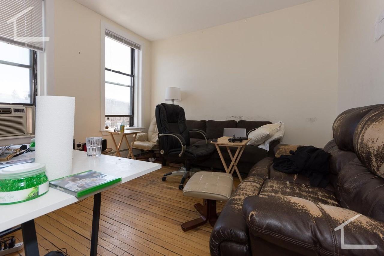 1960 Beacon St - Photo 5 of 14