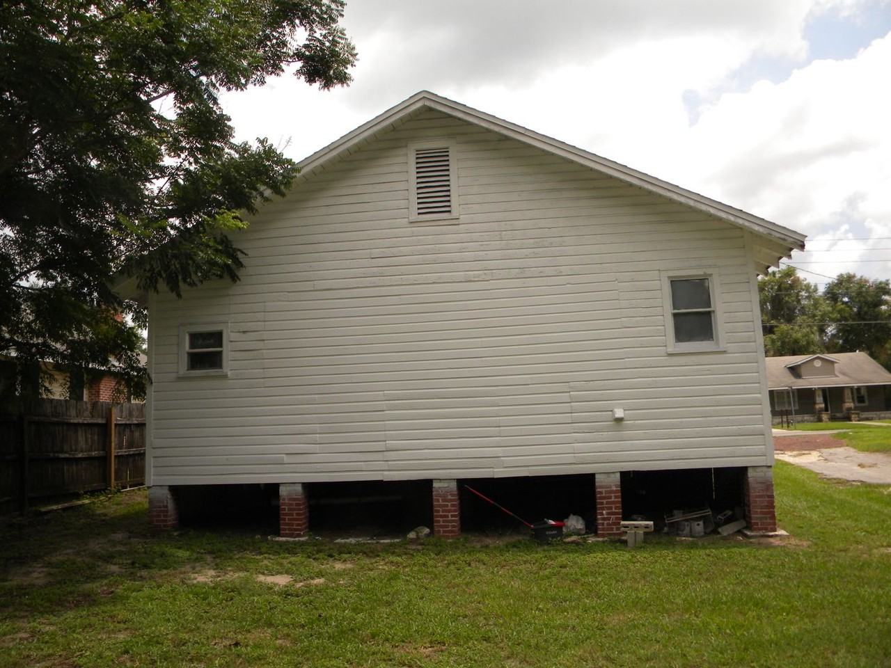 1016 Ne 8th Ave - Photo 3 of 13