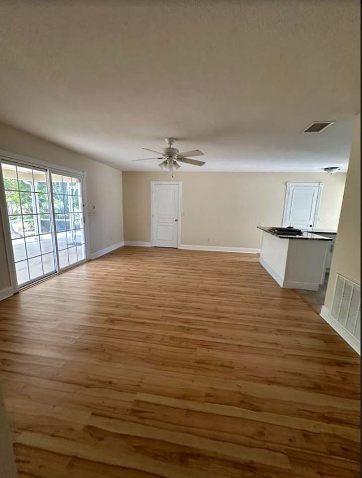 1662 Se Collette Ct - Photo 4 of 12