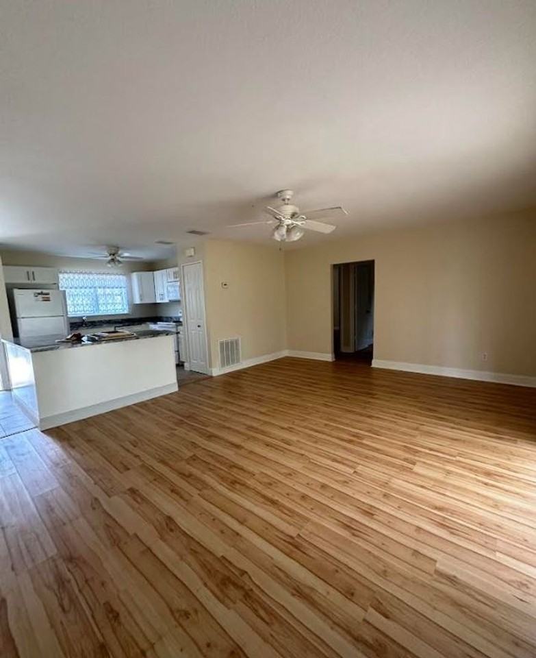 1662 Se Collette Ct - Photo 5 of 12