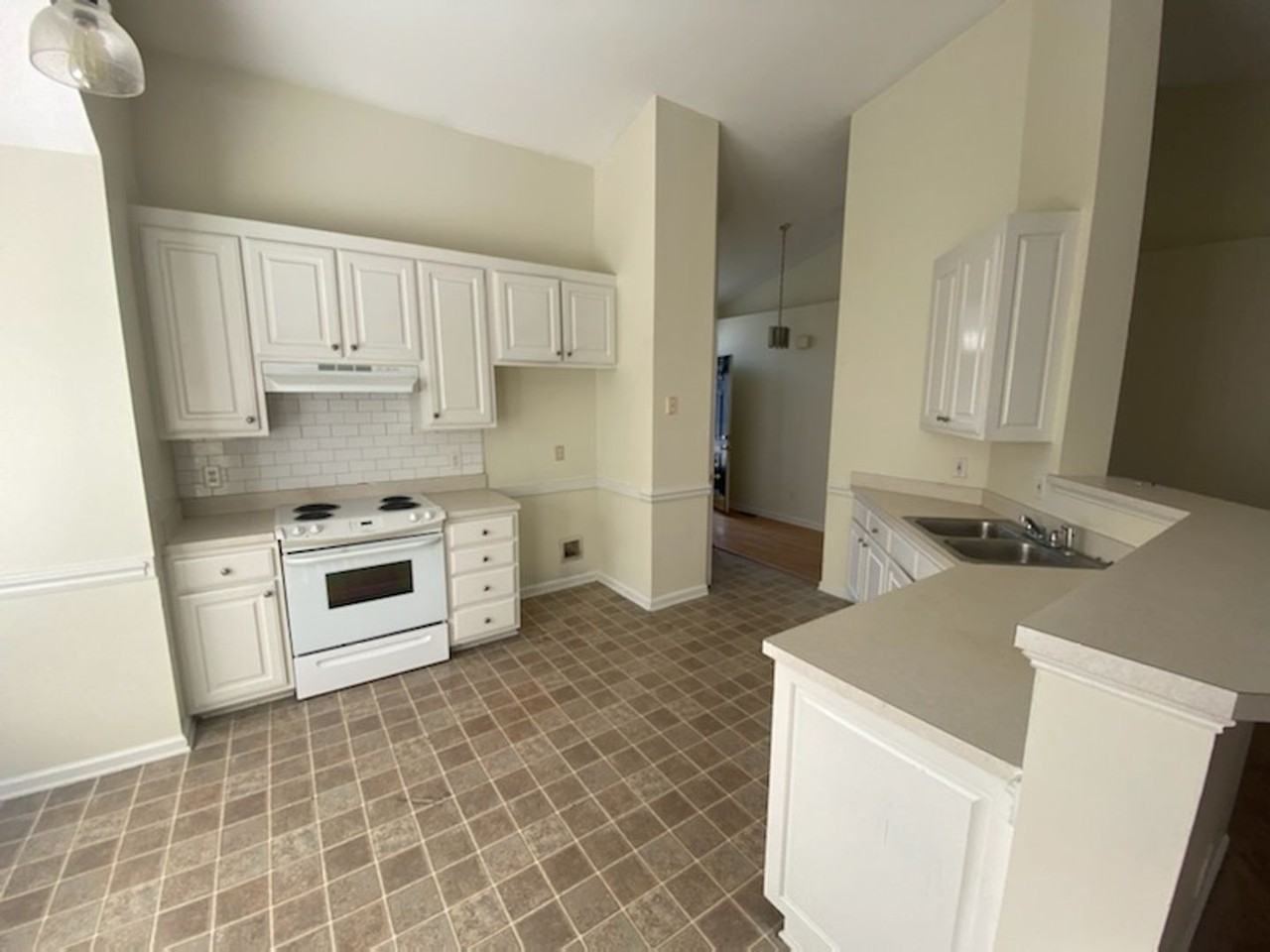 4810 Heritage Woods Ct - Photo 2 of 17