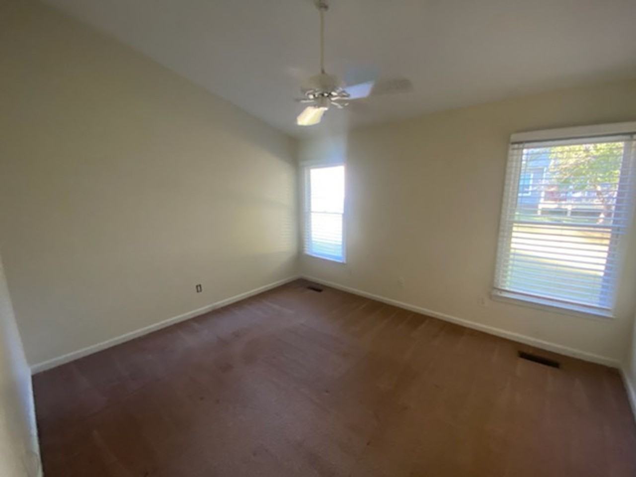 4810 Heritage Woods Ct - Photo 4 of 17