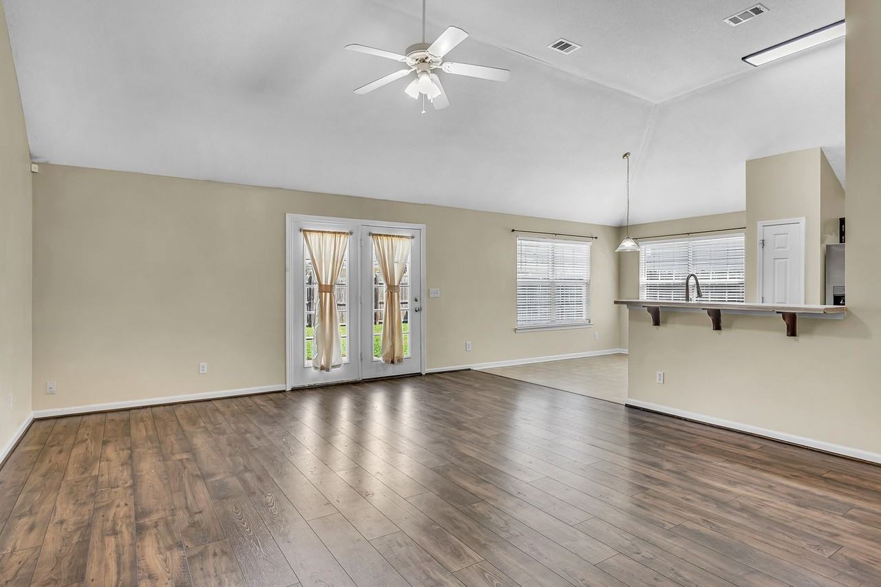 141 Aquinnah Dr - Photo 5 of 32