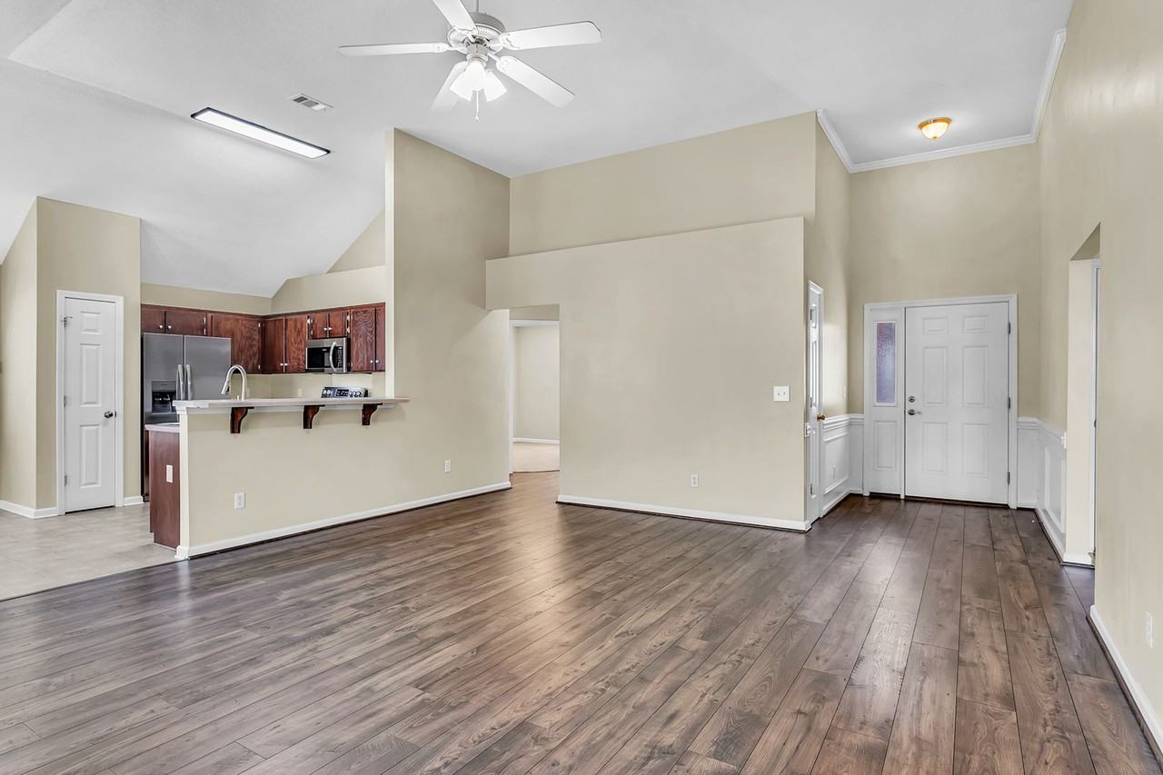 141 Aquinnah Dr - Photo 6 of 32